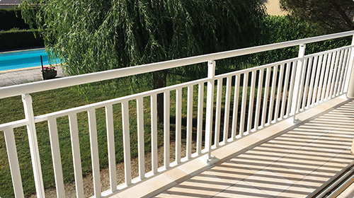 Le garde-corps extérieur pour une décoration réussie